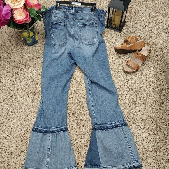 3091 Size 22 Maurices Upcycled Long Bell-Bottoms With Raw Hem. - Picture 7 of 9